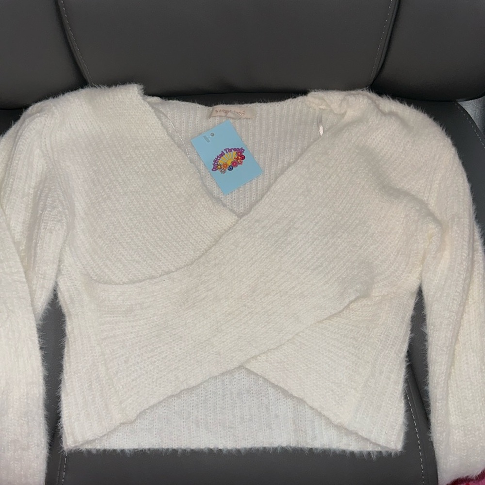 Outfitted Threadz cropped white sweater